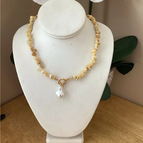Gold and Cream Beaded Necklace with Pearl Pendant - Picture 8 of 8